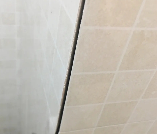 日土瓷砖空鼓维修公司分享阳台瓷砖脱落的修复过程可以分为以下几个步骤
