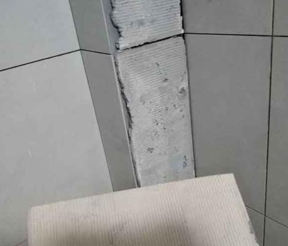 日土瓷砖空鼓维修公司分享下厨房瓷砖脱落的补救措施。